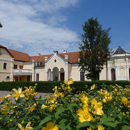 Wellness Hotel Kastiel Jaslovske Bohunice Exterior photo