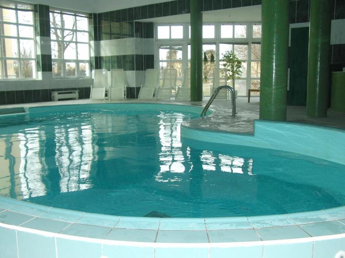 Wellness Hotel Kastiel Jaslovske Bohunice Exterior photo