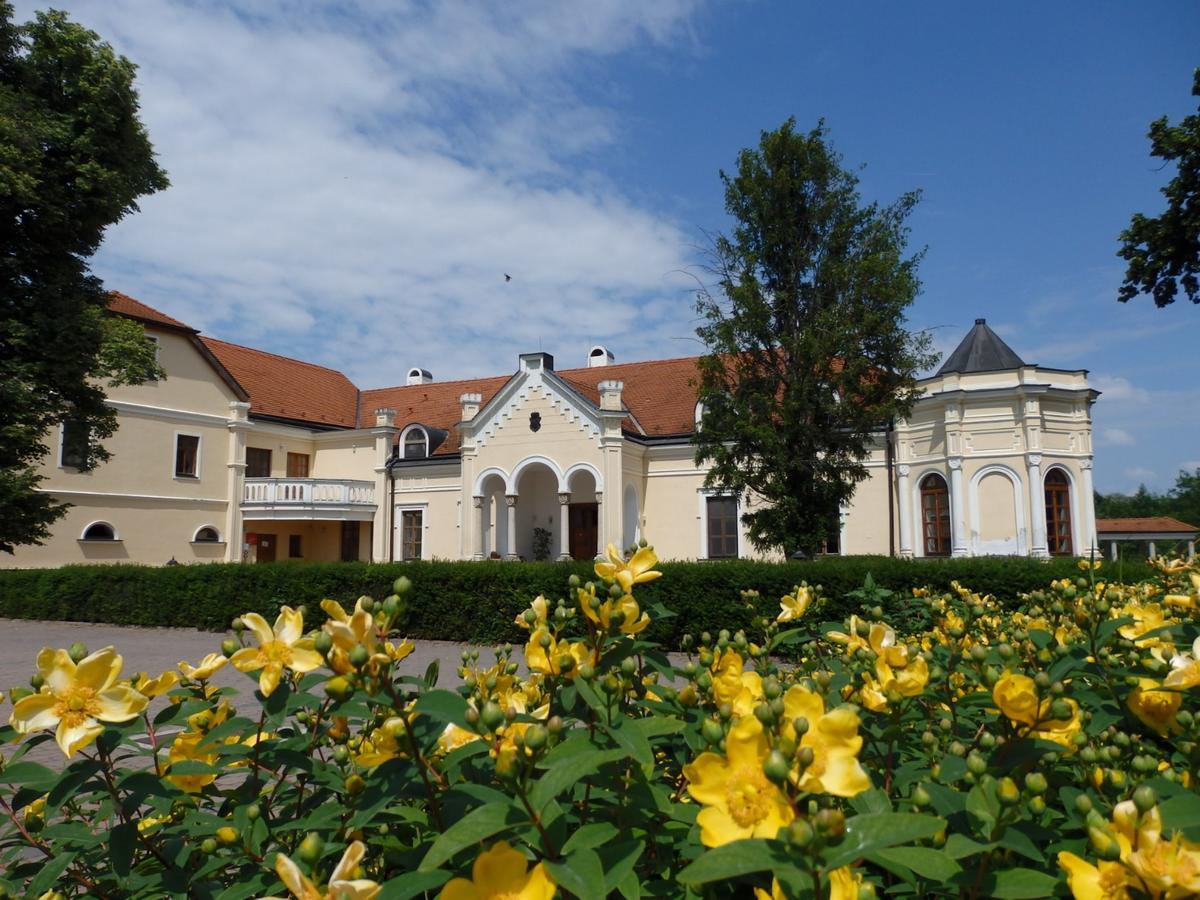 Wellness Hotel Kastiel Jaslovske Bohunice Exterior photo